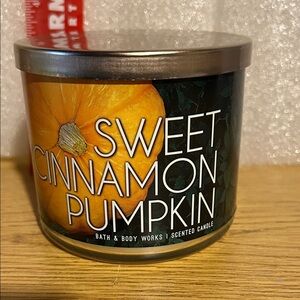 Bath & Body Works Sweet Cinnamon Pumpkin Candle - Orange and Black